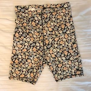NWOT levi’s floral bike shorts